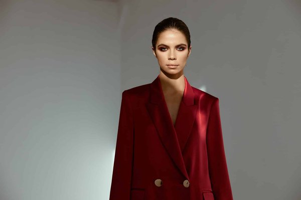 Wie kann man einen schicken Look mit bequemen Schuhen kreieren?